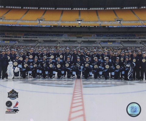 Framed Pittsburgh Penguins Team Photo 2011 NHL Winter Classic Print