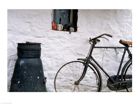 Framed Bicycle leaning against a wall, Boyne Valley, Ireland Print