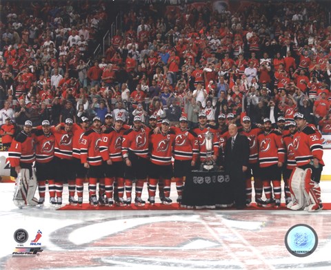 Framed New Jersey Devils with the Prince of Wales Trophy  after Winning the 2012 NHL Eastern Conference Finals Print