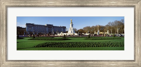 Framed Queen Victoria Memorial at Buckingham Palace, London, England Print