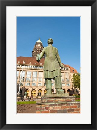 Framed Trummerfrauen Statue Print