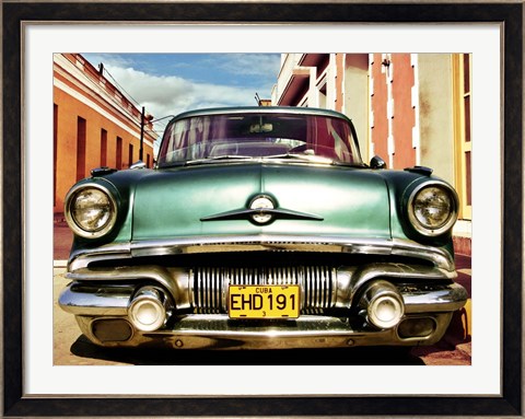 Framed Vintage American Car in Habana, Cuba Print