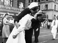 Kissing the War Goodbye in Times Square, 1945 (detail) Fine Art Print
