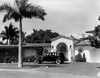 1930s Car In Circular Driveway Fine Art Print