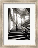 Femme sur l'escalier Fine Art Print