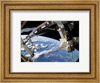 Space Shuttle Atlantis, Soyuz Spacecraft, STS-115 Mission, September 17, 2006 Fine Art Print