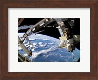 Space Shuttle Atlantis, Soyuz Spacecraft, STS-115 Mission, September 17, 2006 Fine Art Print