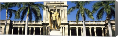 Framed Statue of King Kamehameha, Aliiolani Hale, Honolulu, Hawaii Print