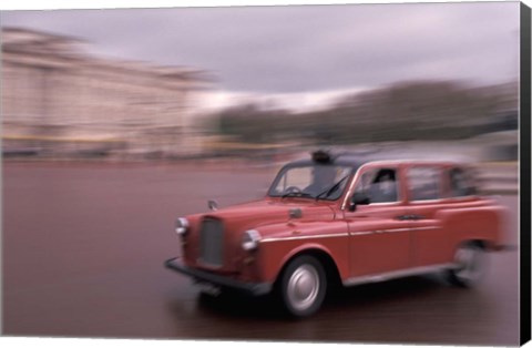 Framed Cab racing past Buckingham Palace, London, England Print