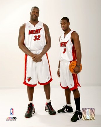 Framed Shaquille O'Neal /Dwyane Wade - '05 / '06 Studio Print