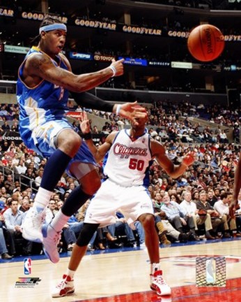 Framed Carmelo Anthony - '06 / '07 Action Print