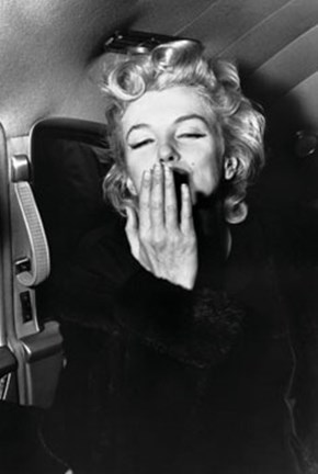Framed Marilyn Monroe - Kiss Print