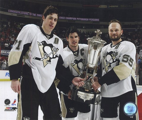 Framed Sidney Crosby, Evgeni Malkin, &amp; Sergei Gonchar With the 2008-09 Prince of Wales Trophy Print