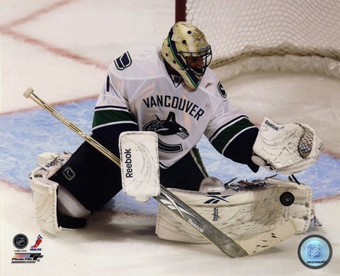 Framed Roberto Luongo 2010-11 Action Print