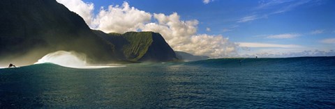 Framed Rolling waves with mountains in the background, Molokai, Hawaii Print