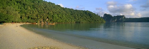 Framed Boat in the sea, Loh Dalam Bay, Phi Phi Islands, Thailand Print
