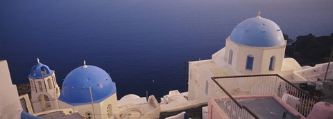 Framed High angle view of blue domed church at the coast, Oia, Santorini, Greece Print