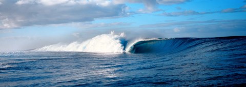 Framed Low Wave in a Colorful Blue Sea Print