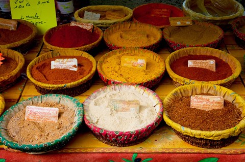 Framed Spices for sale at a market stall, Lourmarin, Vaucluse, Provence-Alpes-Cote d&#39;Azur, France Print