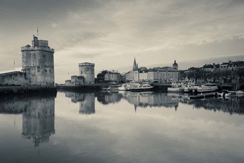 Framed Tour St-Nicholas, Old Port, La Rochelle, Charente-Maritime, Poitou-Charentes, France (black and white) Print