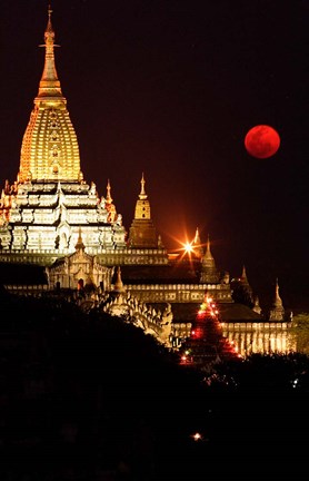 Framed Asia, Myanmar, Bagan, moon rising over Ananda temple Print