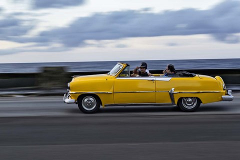 Framed 1950&#39;s era car in motion along the Malecon or seawall, Havana, Cuba Print