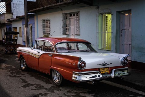 Framed 1950&#39;s era Ford Fairlane and colorful buildings, Trinidad, Cuba Print