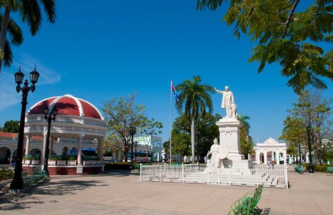 Framed Jose Marti Square and statue in center of town, Cienfuegos, Cuba Print