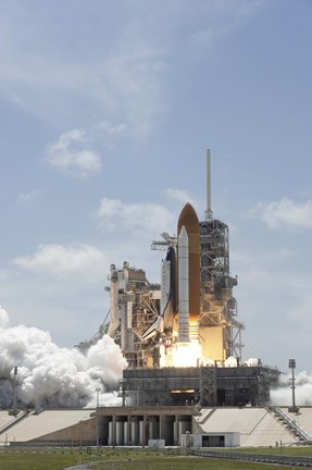 Framed Space shuttle Atlantis lifts off Print