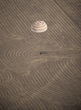 Framed Soyuz TMA-14 Spacecraft in Descent Print