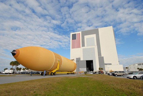 Framed External Tank 130 Rolls Toward Kennedy Space Center&#39;s Vehicle Assembly Building Print