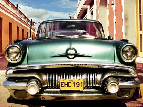 Framed Vintage American Car in Habana, Cuba Print