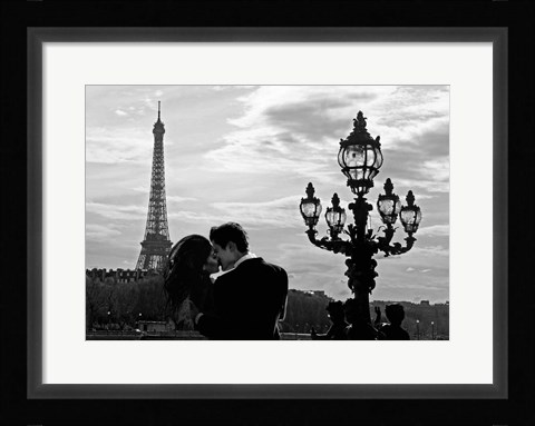 Framed Kiss in Paris Print