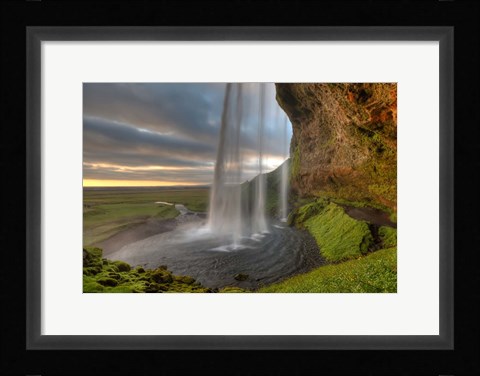 Framed Curtrain Print