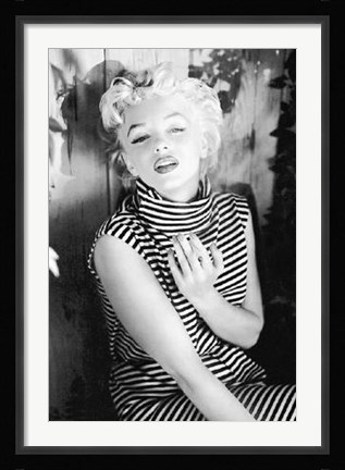 Framed Marilyn Monroe - striped dress Print
