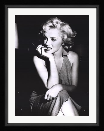 Framed Marilyn Monroe - sitting Print