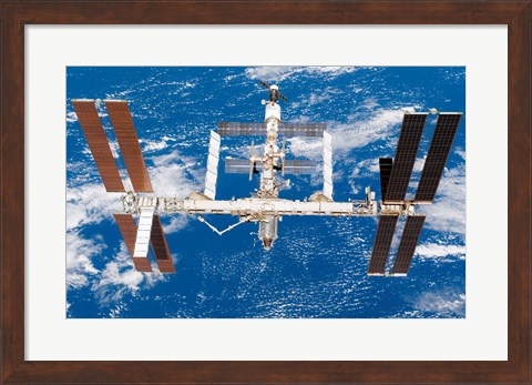 Framed International Space Station moves away from Space Shuttle Endeavour Print
