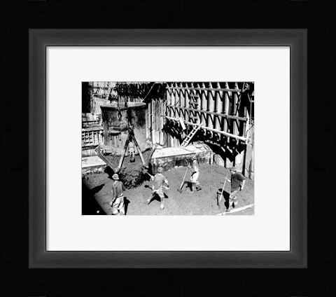 Framed Concrete workers on the Hoover dam Print