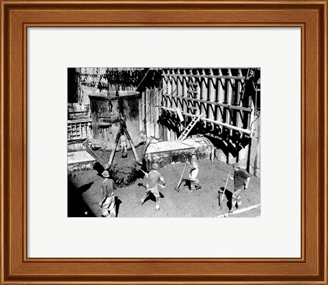 Framed Concrete workers on the Hoover dam Print