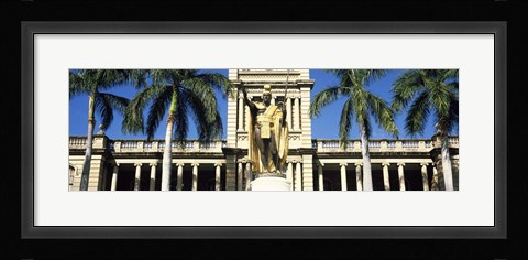 Framed Statue of King Kamehameha, Aliiolani Hale, Honolulu, Hawaii Print