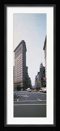 Framed Low angle view of an office building, Flatiron Building, New York City Print