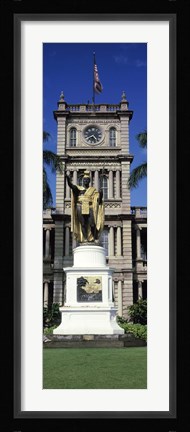 Framed Statue of King Kamehameha, Aliiolani Hale, Honolulu, Hawaii (vertical) Print