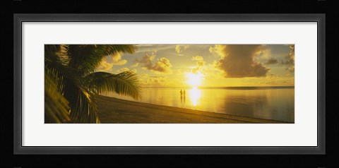Framed Silhouette Of A Couple Standing On The Beach, Aitutaki, Cook Islands, French Polynesia Print