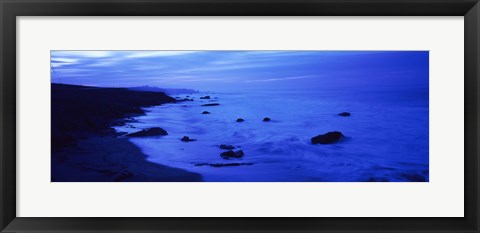 Framed Rock formations on the beach, California (blue) Print