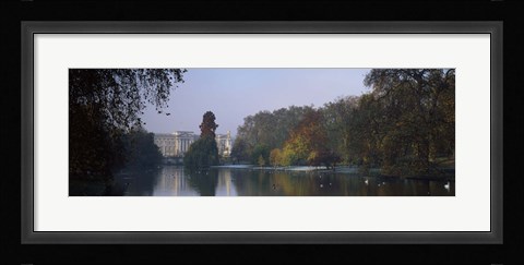 Framed Buckingham Palace, City Of Westminster, London, England Print
