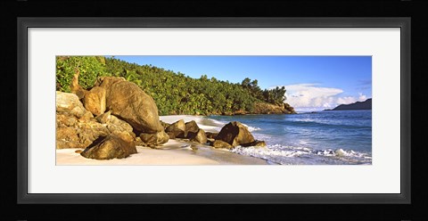 Framed Rocks on a small beach on North Island, Seychelles Print