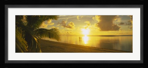 Framed Silhouette Of A Couple Standing On The Beach, Aitutaki, Cook Islands, French Polynesia Print