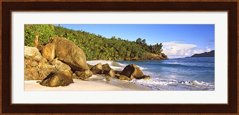 Framed Rocks on a small beach on North Island, Seychelles Print