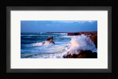 Framed Waves crashing on rocks at wild coast, Quiberon, Morbihan, Brittany, France Print