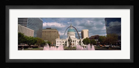 Framed Government building and fountain surrounded by Gateway Arch, Old Courthouse, St. Louis, Missouri, USA Print
